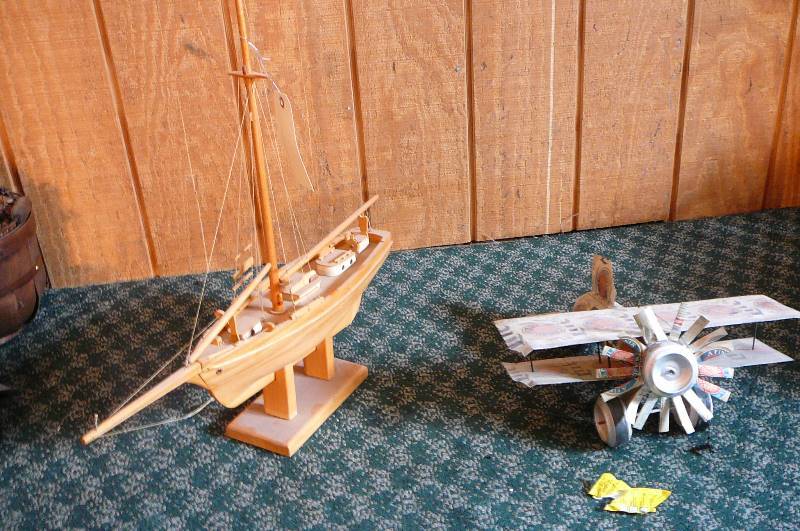lot 201 image: Wooden Boat & Plane Home Decor