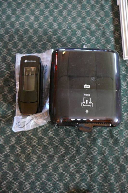 lot 229 image: Automatic Towel Dispenser Tork & Soap Dispenser
