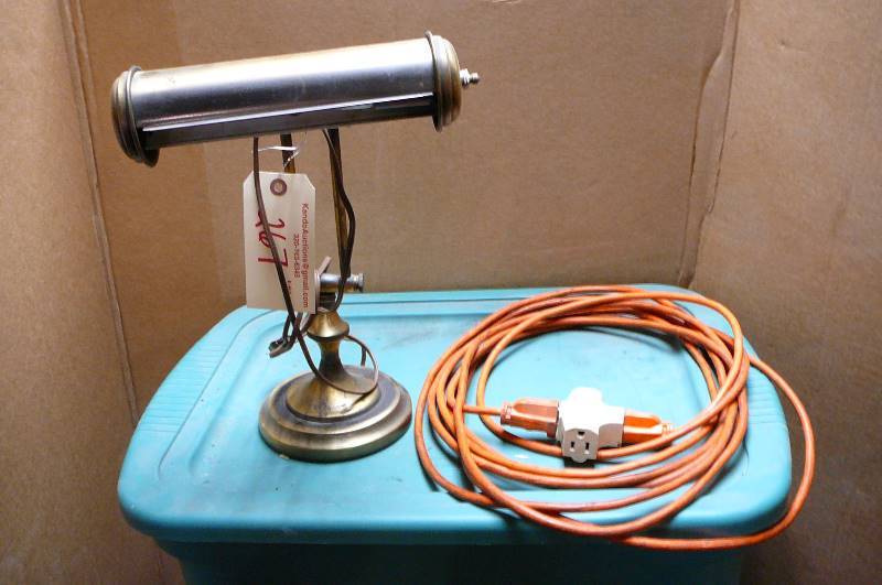 lot 267 image: Portable Light