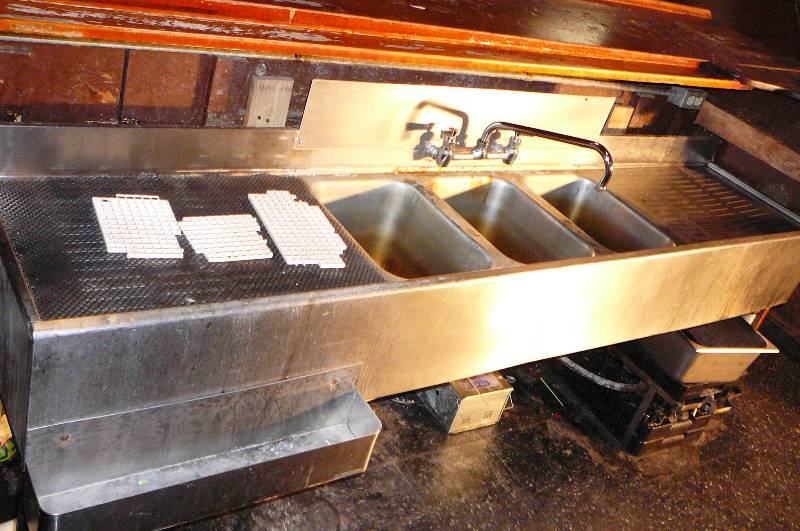 lot 278 image: 3 Compartment Sink with sides