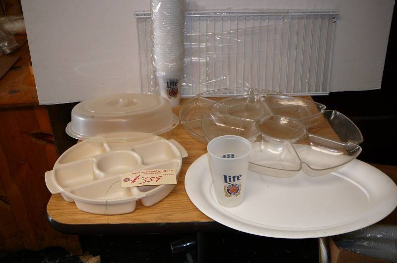 lot 359 image: Tupperware ordure tray, 3 party