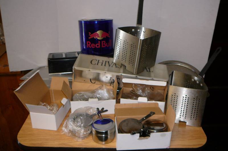 lot 361 image: Kitchen items, Metal lids