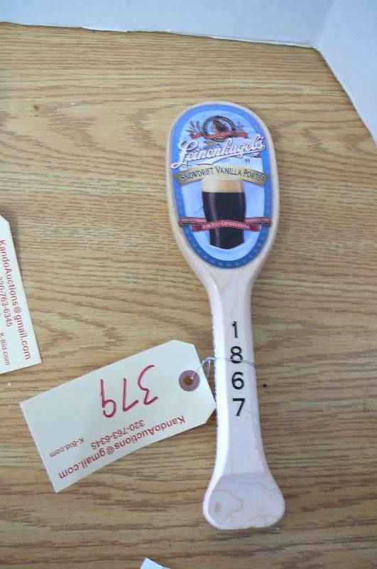lot 379 image: Tap Handle Leinenkugels Snowdrift Vanilla