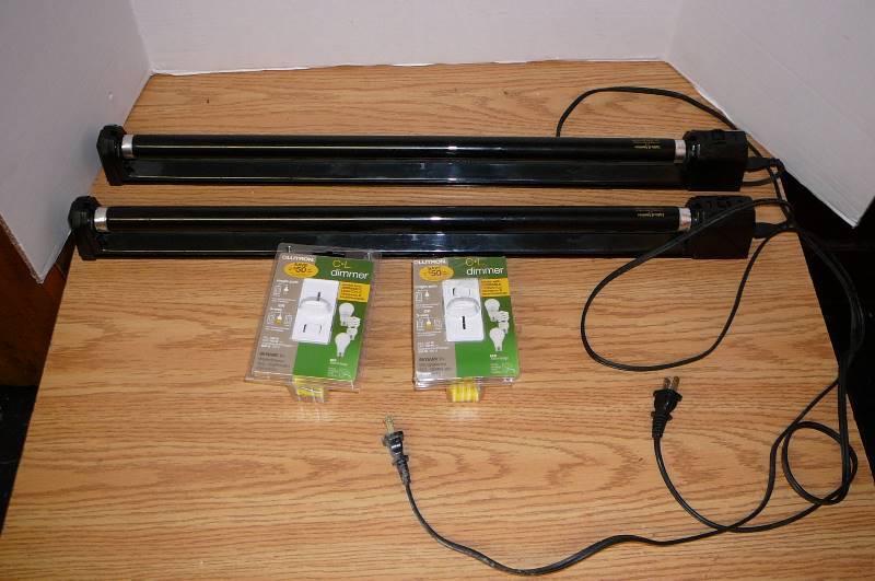 lot 392 image: Black Lights & Dimmer switch