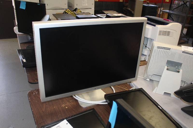 lot 19 image: Apple Cinema HD Display