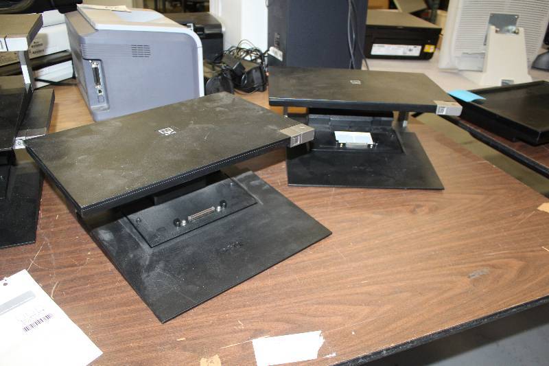 lot 41 image: Lot of (2) Laptop Docking Stations