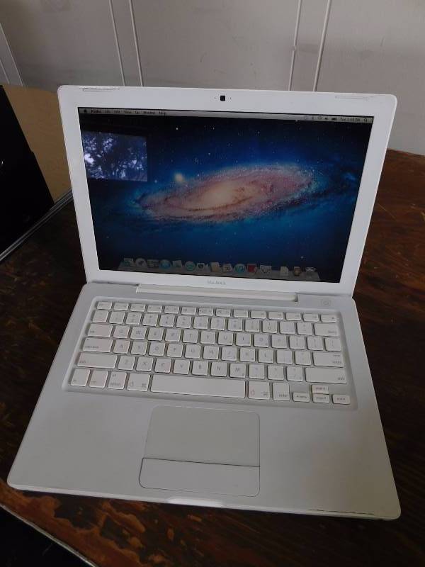 lot 9 image: Apple MacBook with charger
