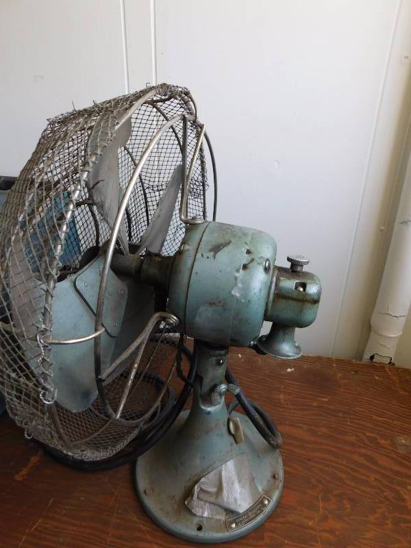 lot 21 image: General Electric (GE) Retro Fan