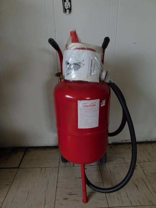 lot 27 image: 10 Gallon Sandblaster (unused)