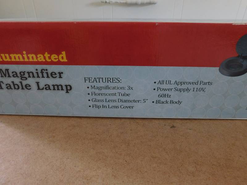 lot 43 image: SE Magnifier Table Lamp, and SE Helping Hand Magnifier