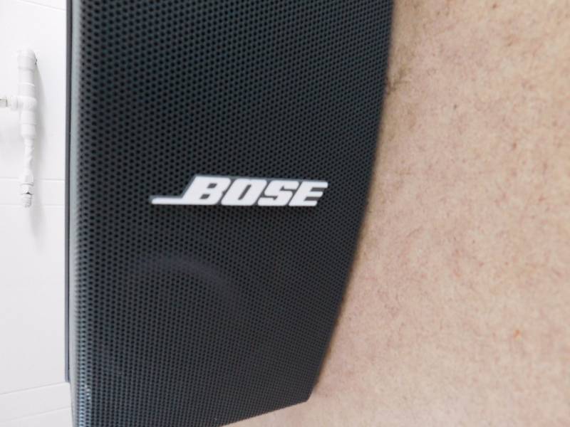 lot 45 image: 2 Bose Speakers- one has wall mount