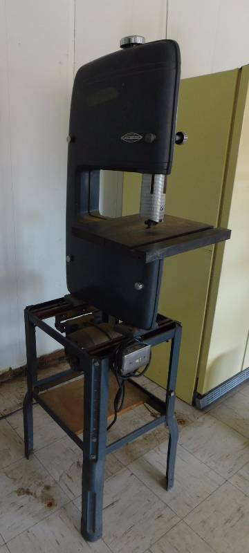 lot 47 image: Antique Craftman Sears Roebuck and Co. Bandsaw (Model #103.24280), switch is broken