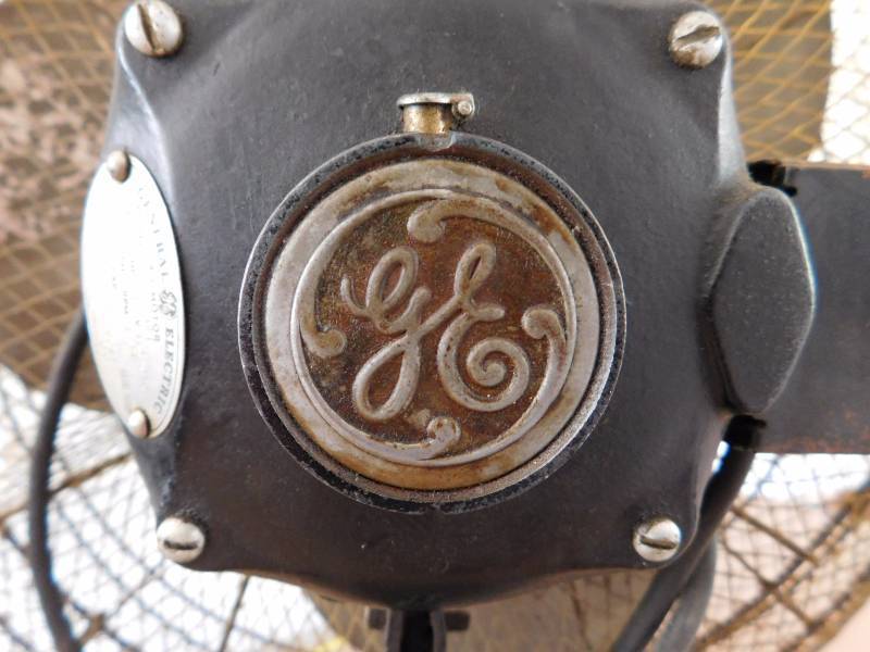 lot 52 image: Antique GE Fan, model #5KCP35AB1