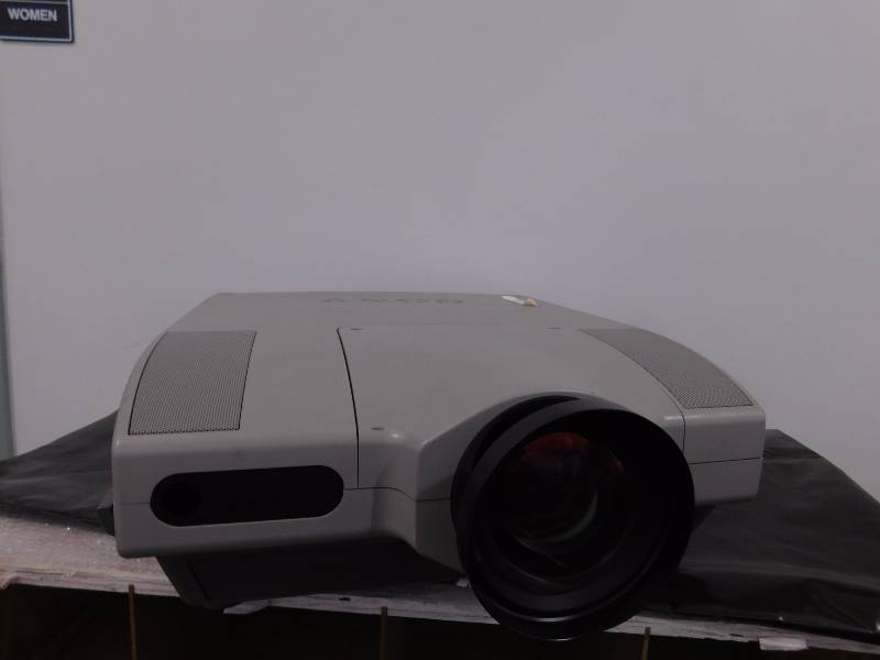 lot 60 image: Sony LCD Data Projector VPL-X2000, Serial #10221