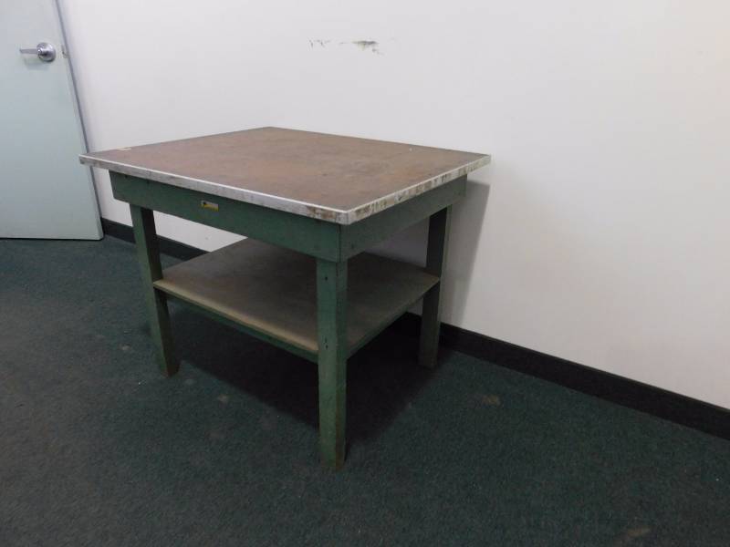 lot 61 image: Workbench (approx. 36 x 29.5 x 30)