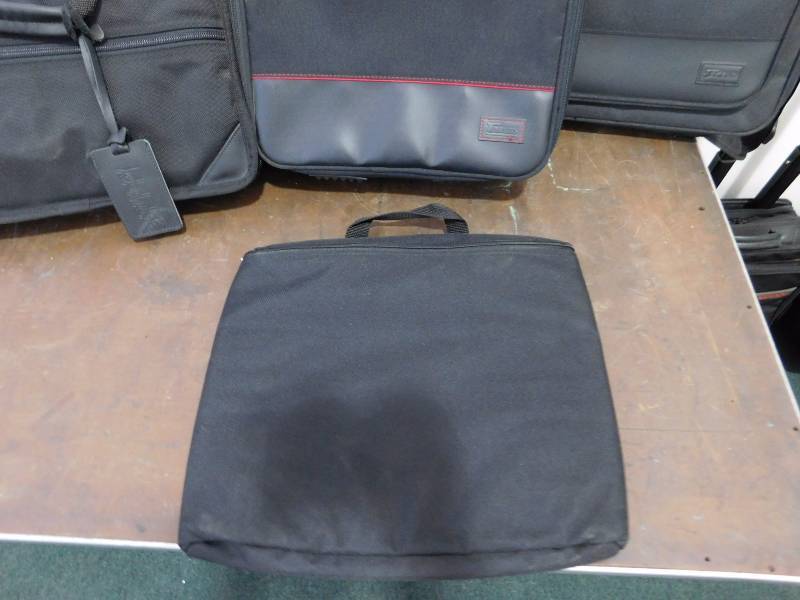 lot 62 image: Box of 9 Business Travel Cases (3 rolling cases), Various Brands