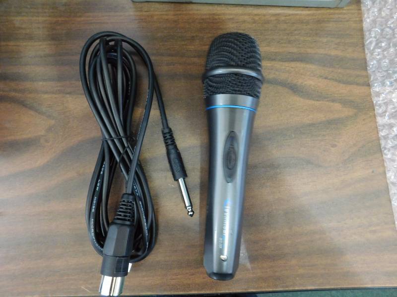 lot 76 image: NEW MK 75 Professional Wired Microphone
