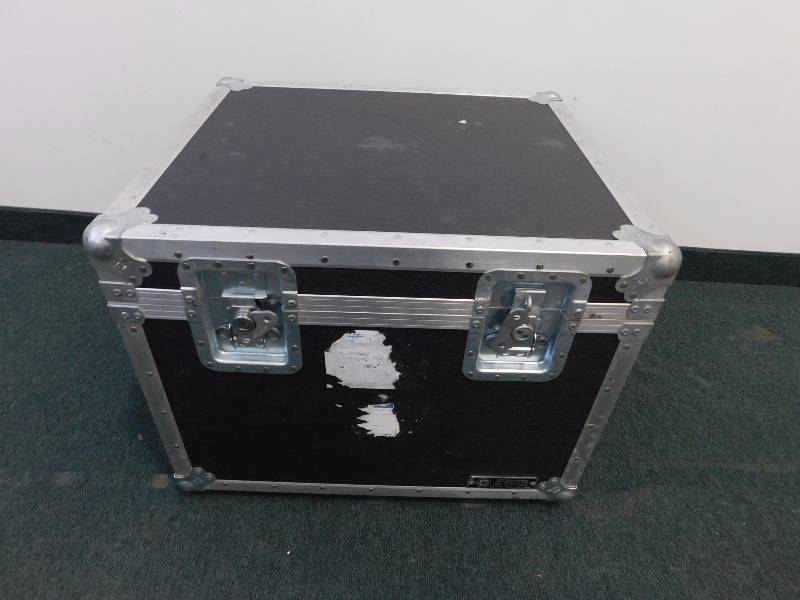 lot 78 image: 1 Black Anvil Equipment Case, 1 Red Olympic Equipment Case (one tire is flat)