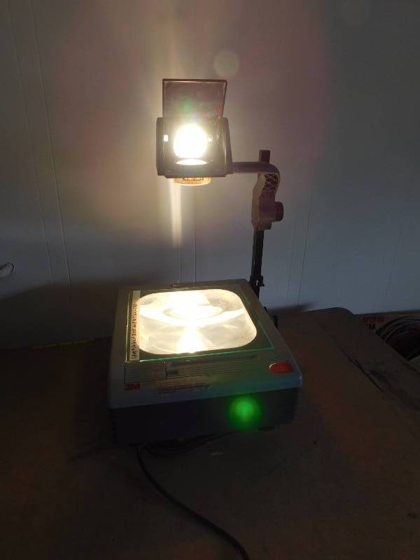 lot 85 image: 3M 9200 Overhead Projector