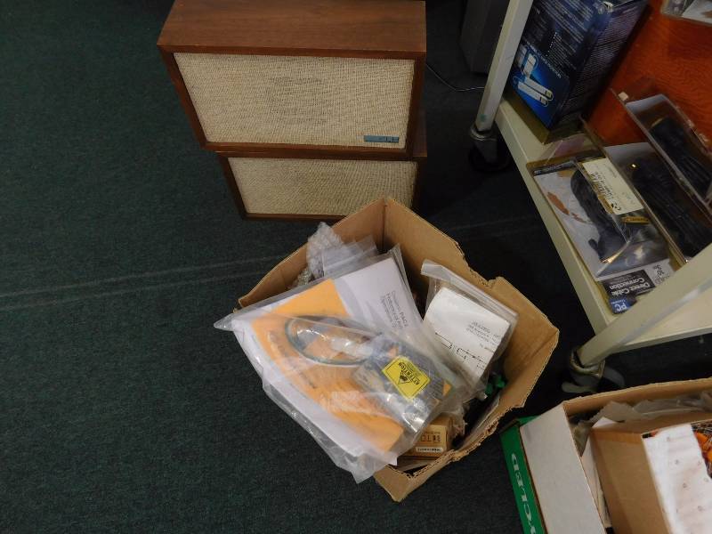 lot 90 image: Misc. Bargain Hunters Cart, Includes Cart(See Photos)