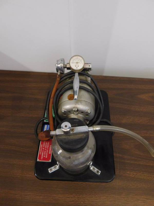 lot 93 image: Gomco Model 789 Portable Aspirator Suction Pump, Serial #66336