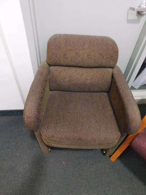 lot 133 image: 1 Green Chair on Wheels, 2 Maroon Chairs