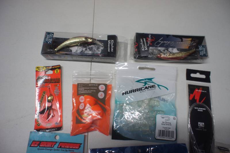 lot 333 image: (Lot of 12) Fishing Items