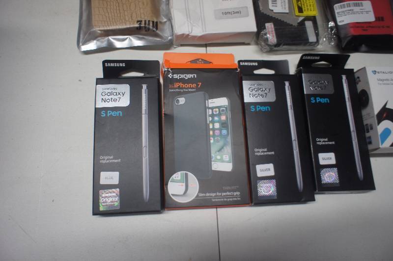 lot 334 image: (Lot of 11) Phone Cases Accessories