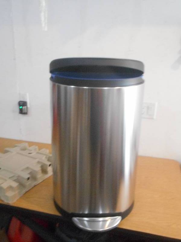 simplehuman 40 l Fingerprint-Proof Brushed Stainless Steel Semi-Round Step-On Trash Can