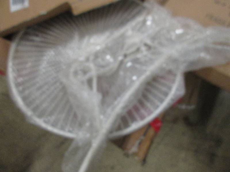 Bird Bistro Table(only) open box Re...