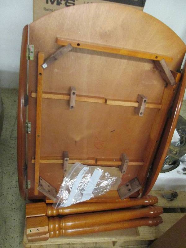 Farmhouse Drop-Leaf Table in Oak (s...