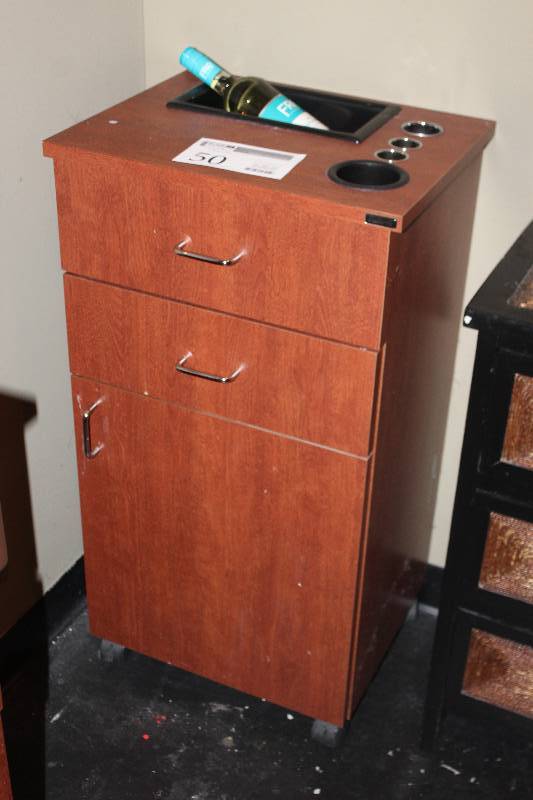 lot 50 image: Collins 4-Wheel 2-Drawer 1-Door Salon Cart