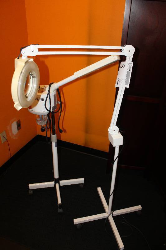 lot 8 image: Lot of (2) Commercial Tools Includes 1) Floor Standing Magnifying Lamp AND 1) Vapozone