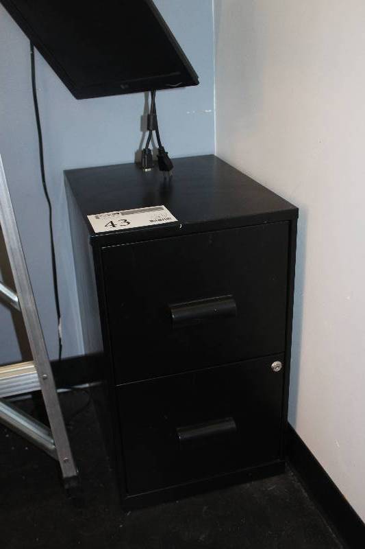 lot 43 image: Locking 2-Drawer Metal File Cabinet