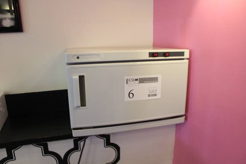 lot 6 image: Towel Warmer