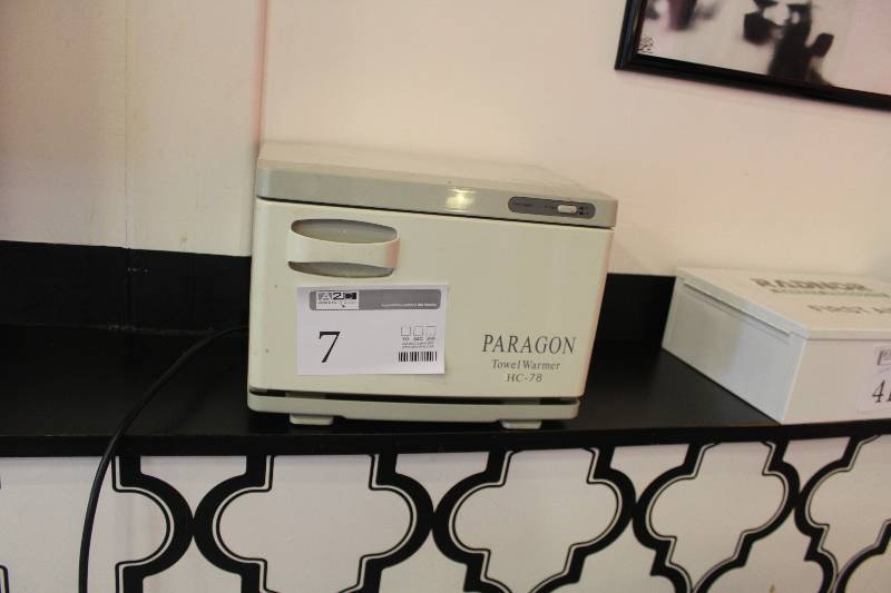 lot 7 image: Paragon Towel Warmer