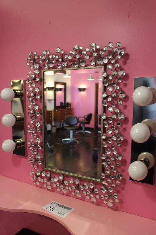 lot 28 image: Lighted Mirror