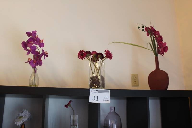 lot 31 image: Lot of (15) Decorative Vases