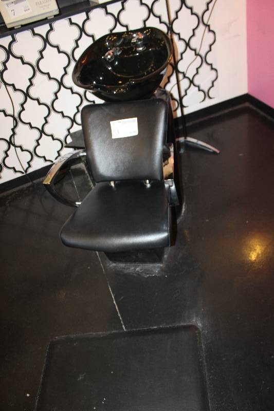 lot 3 image: Salon Commercial Hair Washing Station Chair