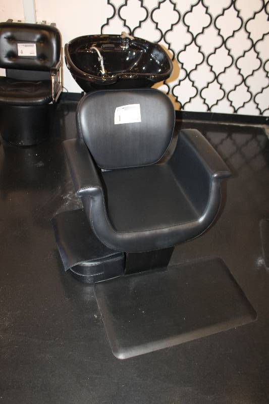 lot 1 image: Salon Commercial Hair Washing Station Chair