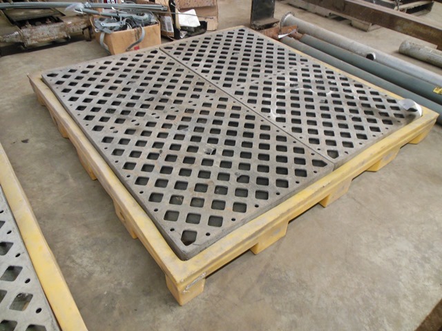 lot 22 image: Spill Containment Drum  Barrel Pallet - 4 ft x 4 ft Spill Area