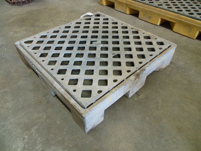 lot 24 image: Spill Containment Drum  Barrel Pallet - 2 ft x 2 ft Spill Area