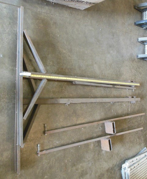 lot 58 image: Heavy Duty T Brackets
