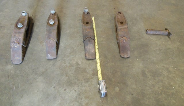 lot 82 image: Caterpillar Bucket Teeth