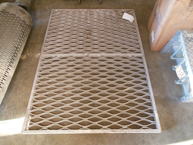 lot 100 image: Aluminum Deck Plate
