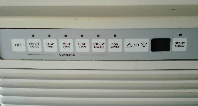 lot 2 image: 1 of 2  - Amana Quit Zone 5000 BTU Window Air Conditioner (please see video)