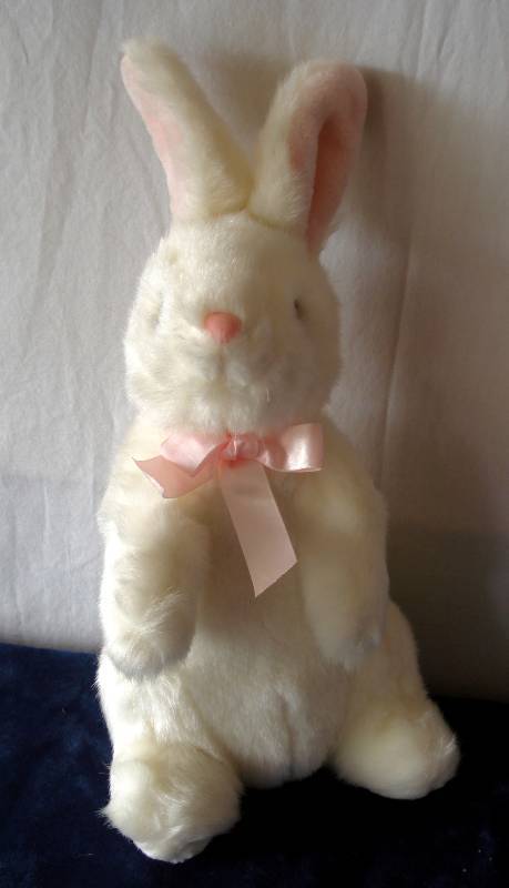lot 15 image: (set of 4) Collectable Stuffed Animals