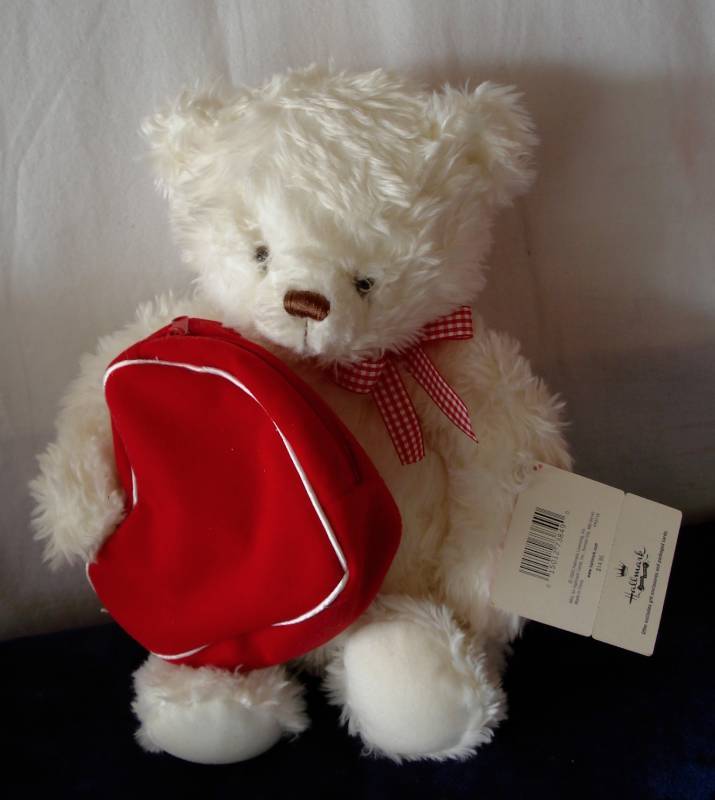 lot 17 image: (set of 4) Collectable Teddy Bears