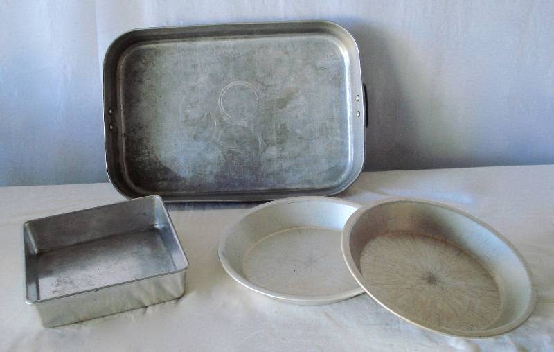lot 20 image: Assortment of Kitchen & Baking Item