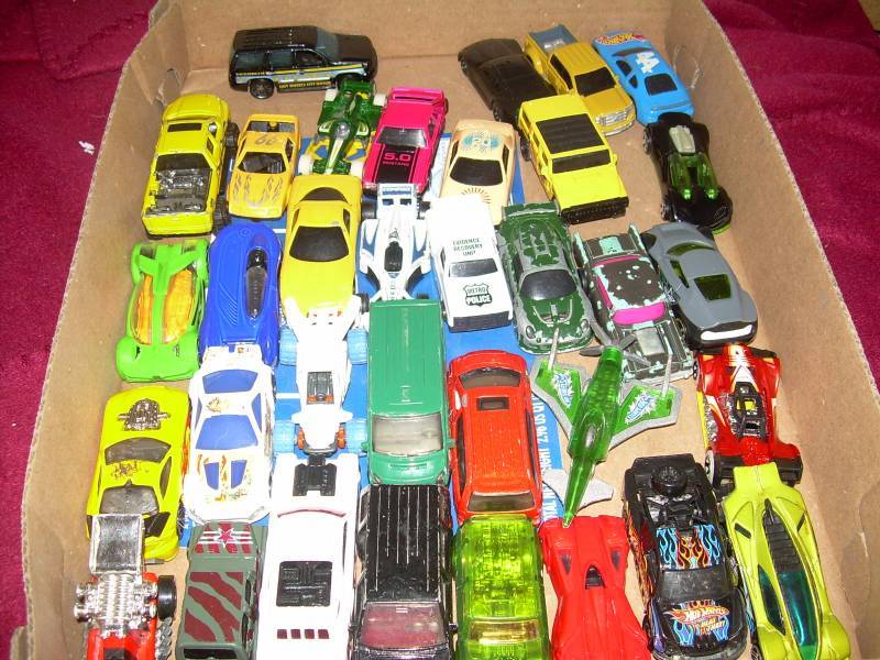 MATCHBOX AND HOTWHEEL CARS